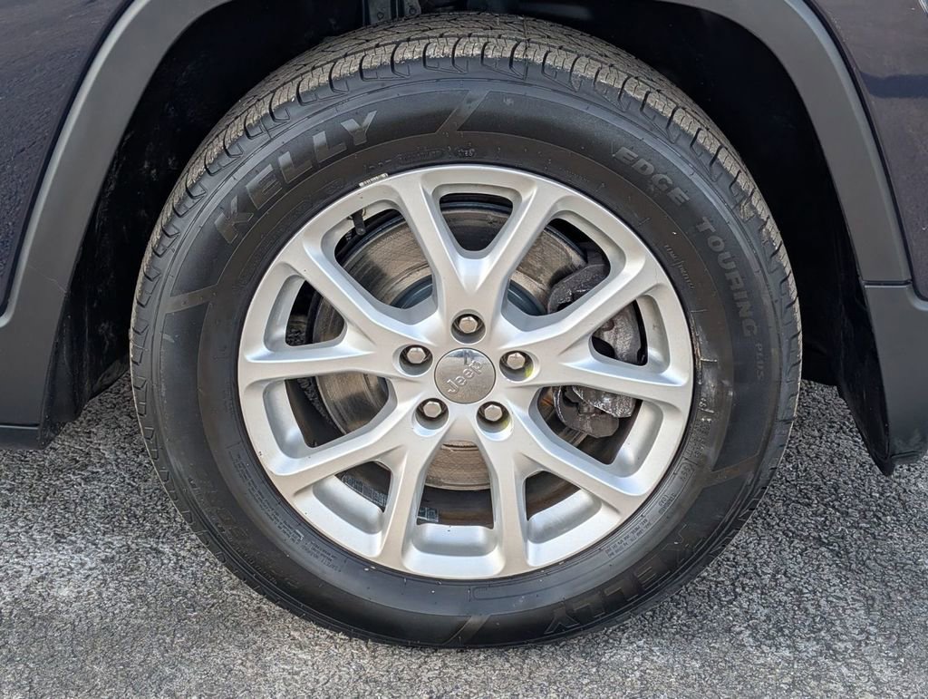 Used 2016 Jeep Cherokee Latitude w/ Cold Weather Group image 14