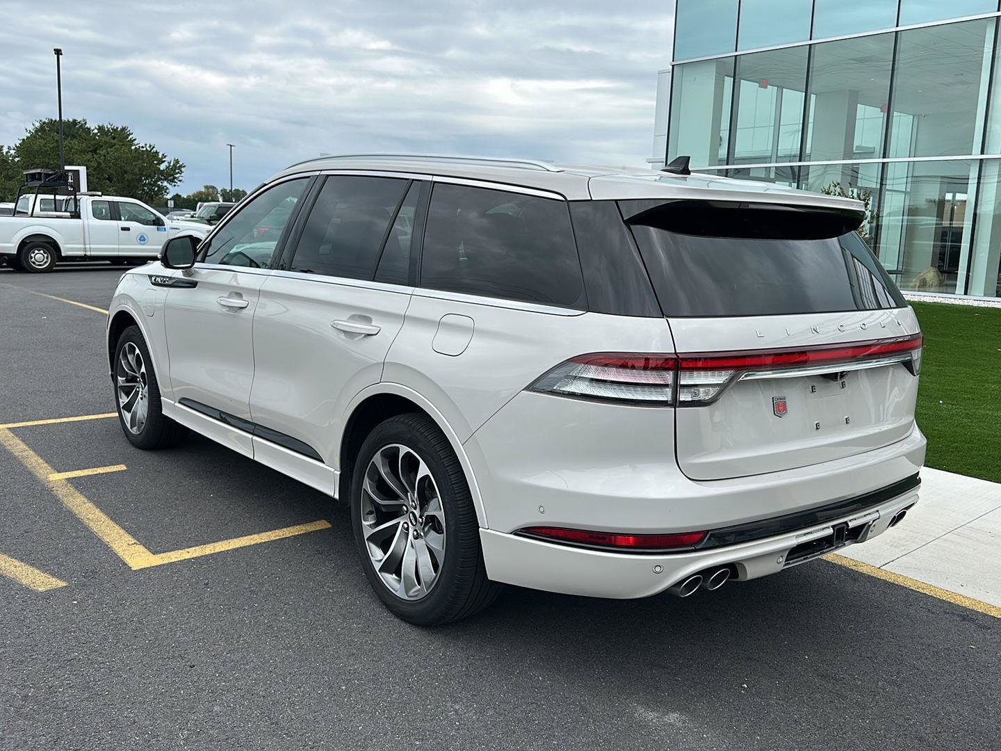 Used 2023 Lincoln Aviator Grand Touring w/ Equipment Group 301A AWD/4WD image 7