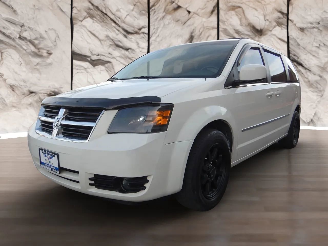 Used 2010 Dodge Grand Caravan SXT image 1