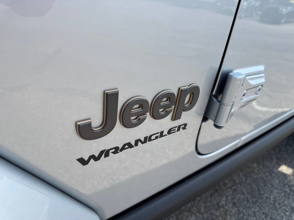 Used 2023 Jeep Wrangler Unlimited Rubicon 392 w/ Xtreme Recon 35" Tire Package image 12