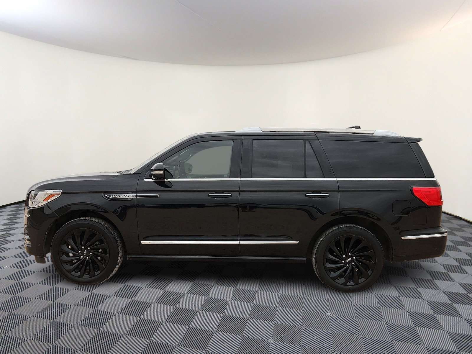 Used 2020 Lincoln Navigator Reserve w/ Equipment Group 208A Reserve AWD/4WD image 2