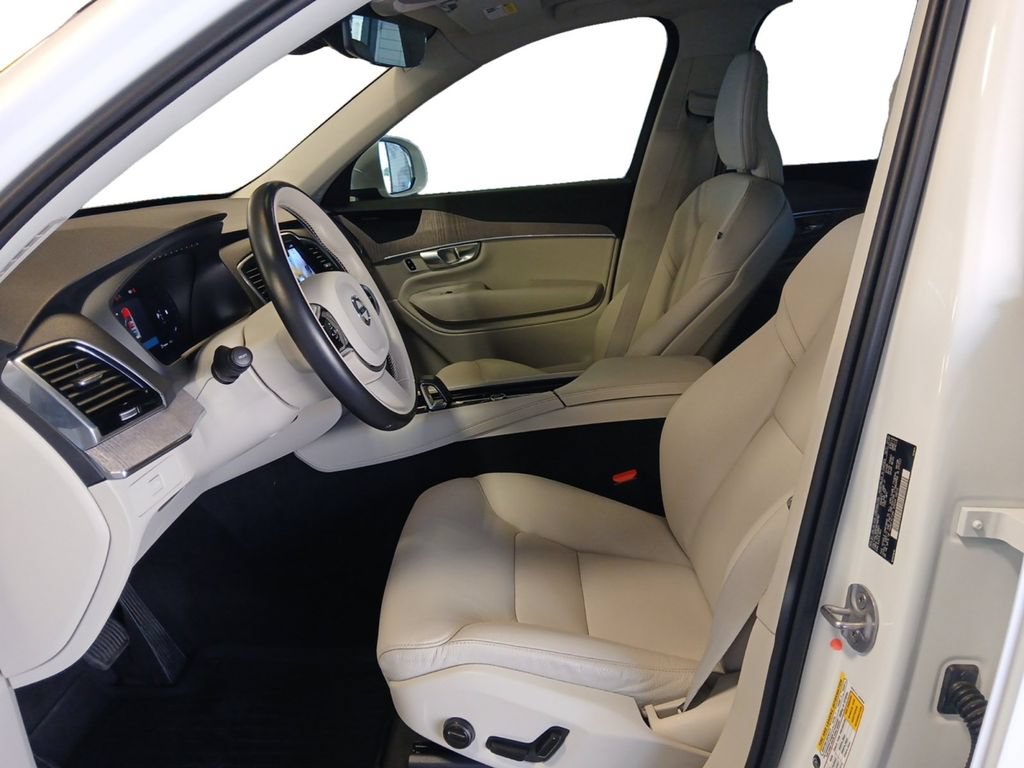 Used 2024 Volvo XC90 B5 Plus w/ Protection Package Premier AWD/4WD image 9
