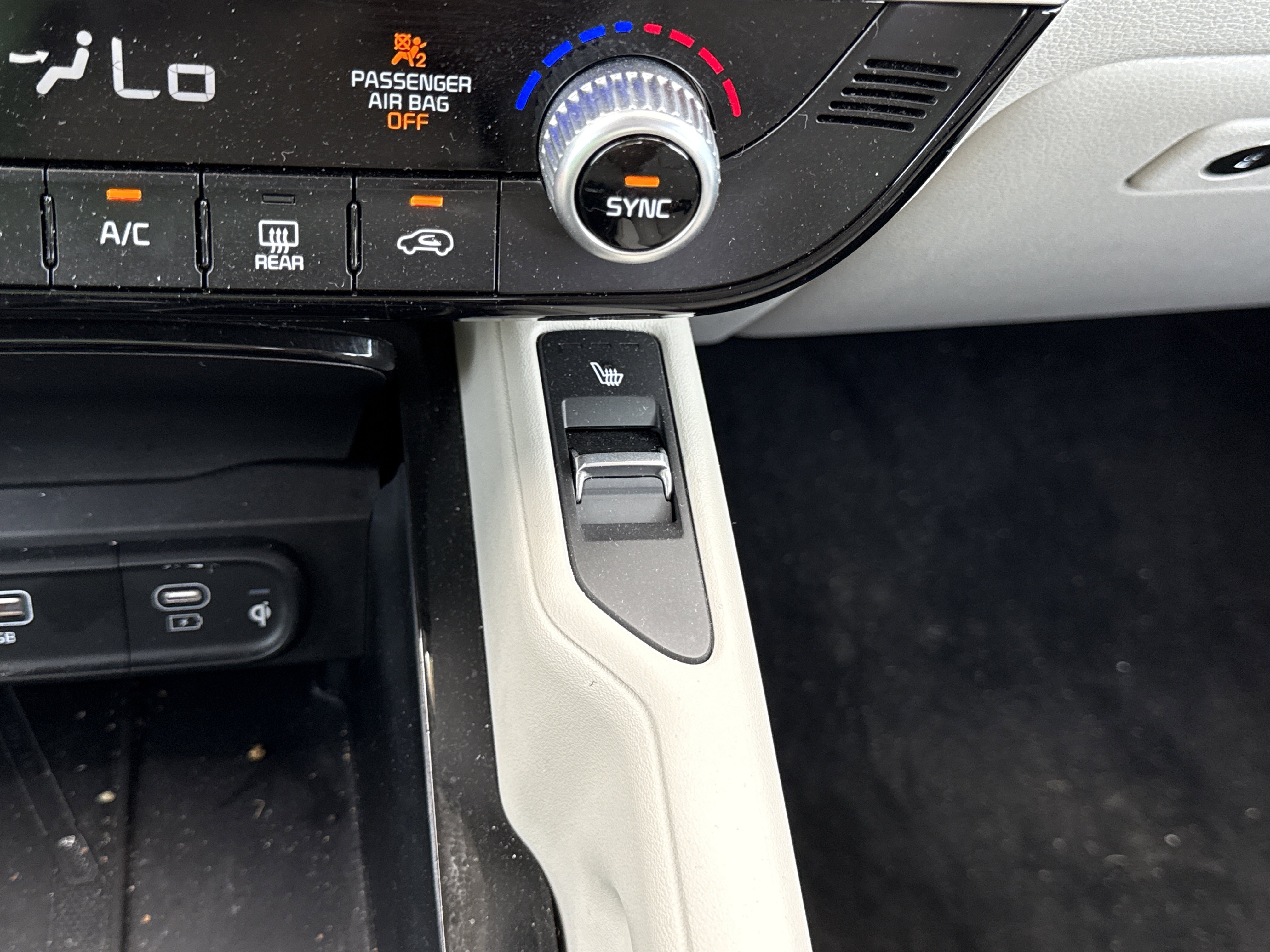 Used 2025 Kia Telluride S image 27