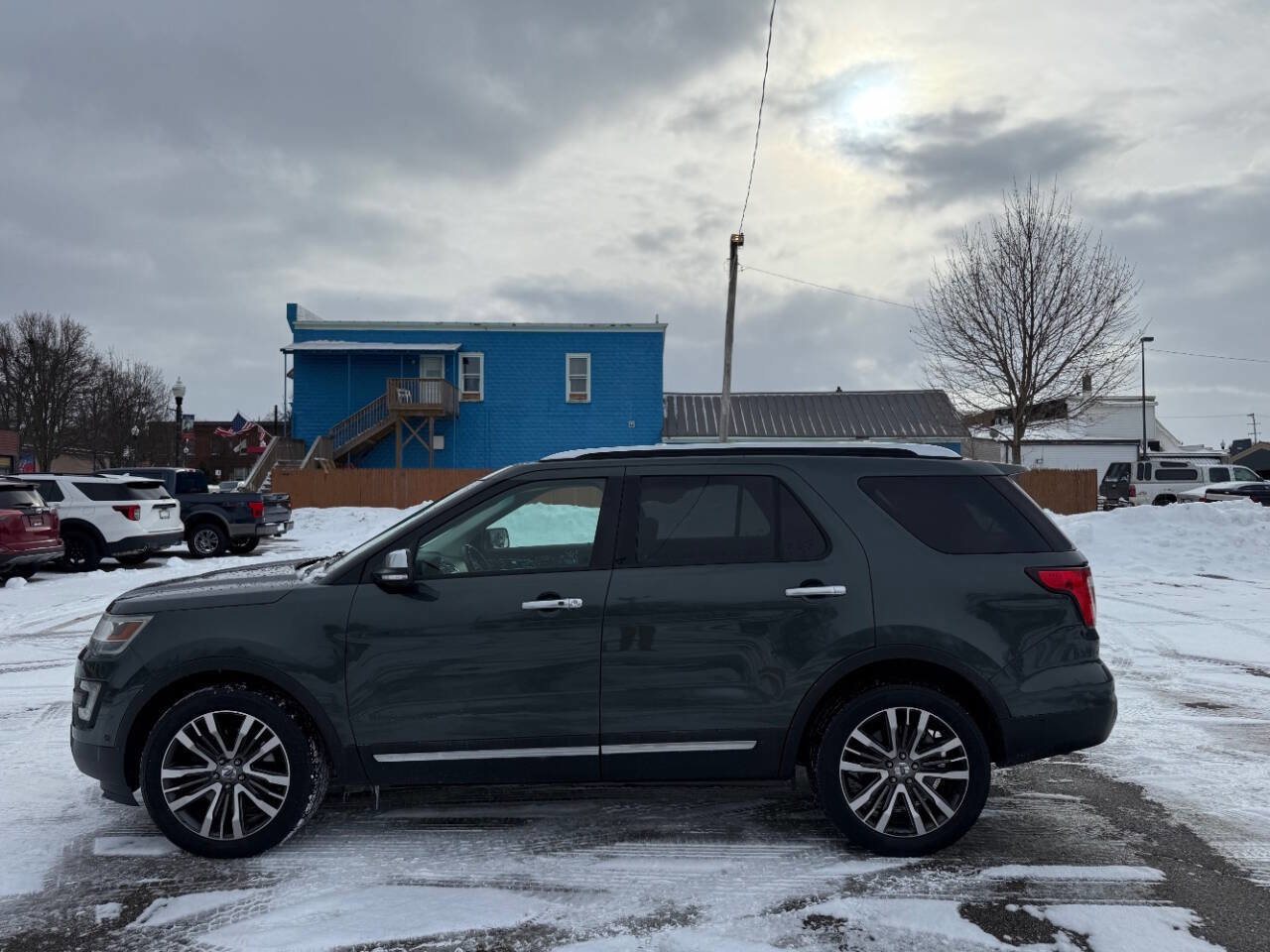 Used 2016 Ford Explorer Platinum image 2
