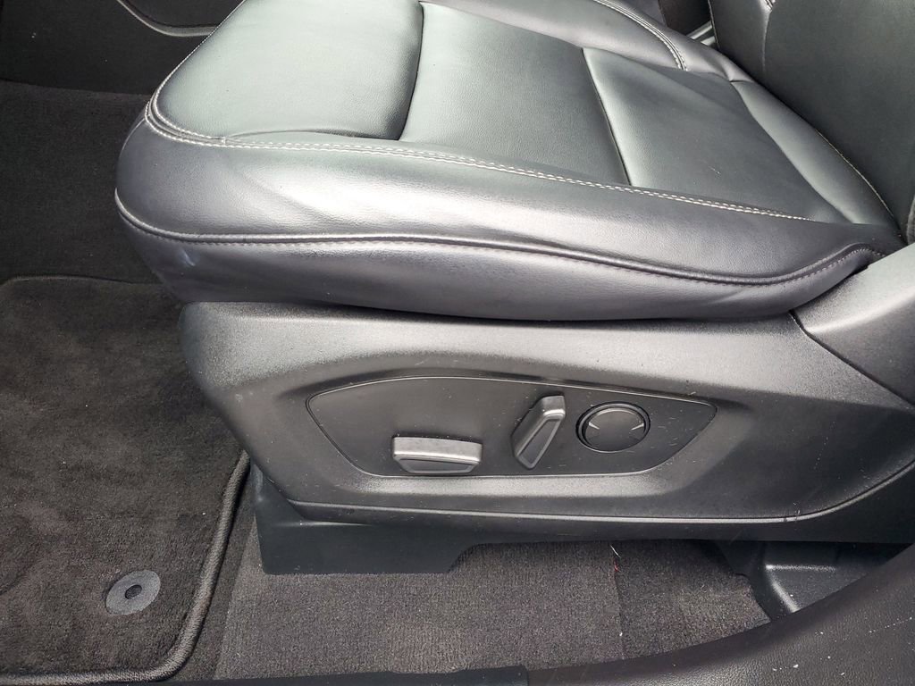 Used 2023 Ford Explorer XLT w/ Equipment Group 202A image 10