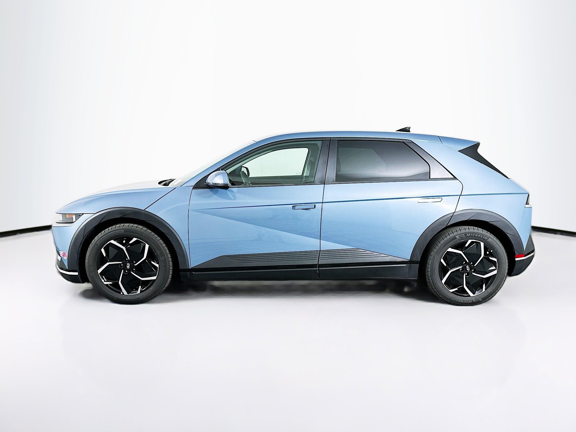 Used 2024 Hyundai Ioniq 5 SE RWD image 4