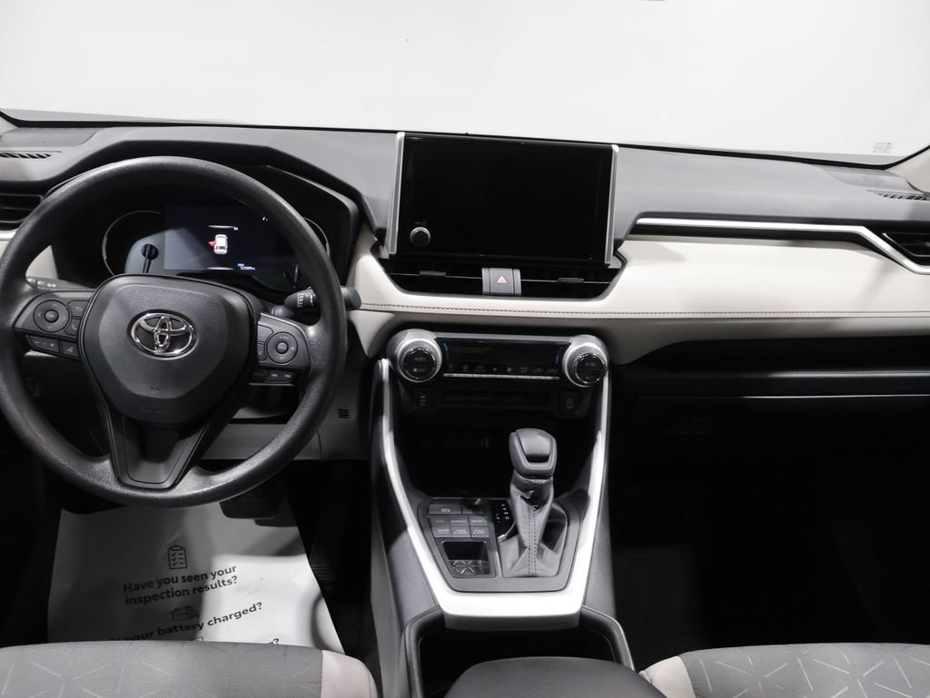 Used 2025 Toyota RAV4 XLE AWD/4WD image 16