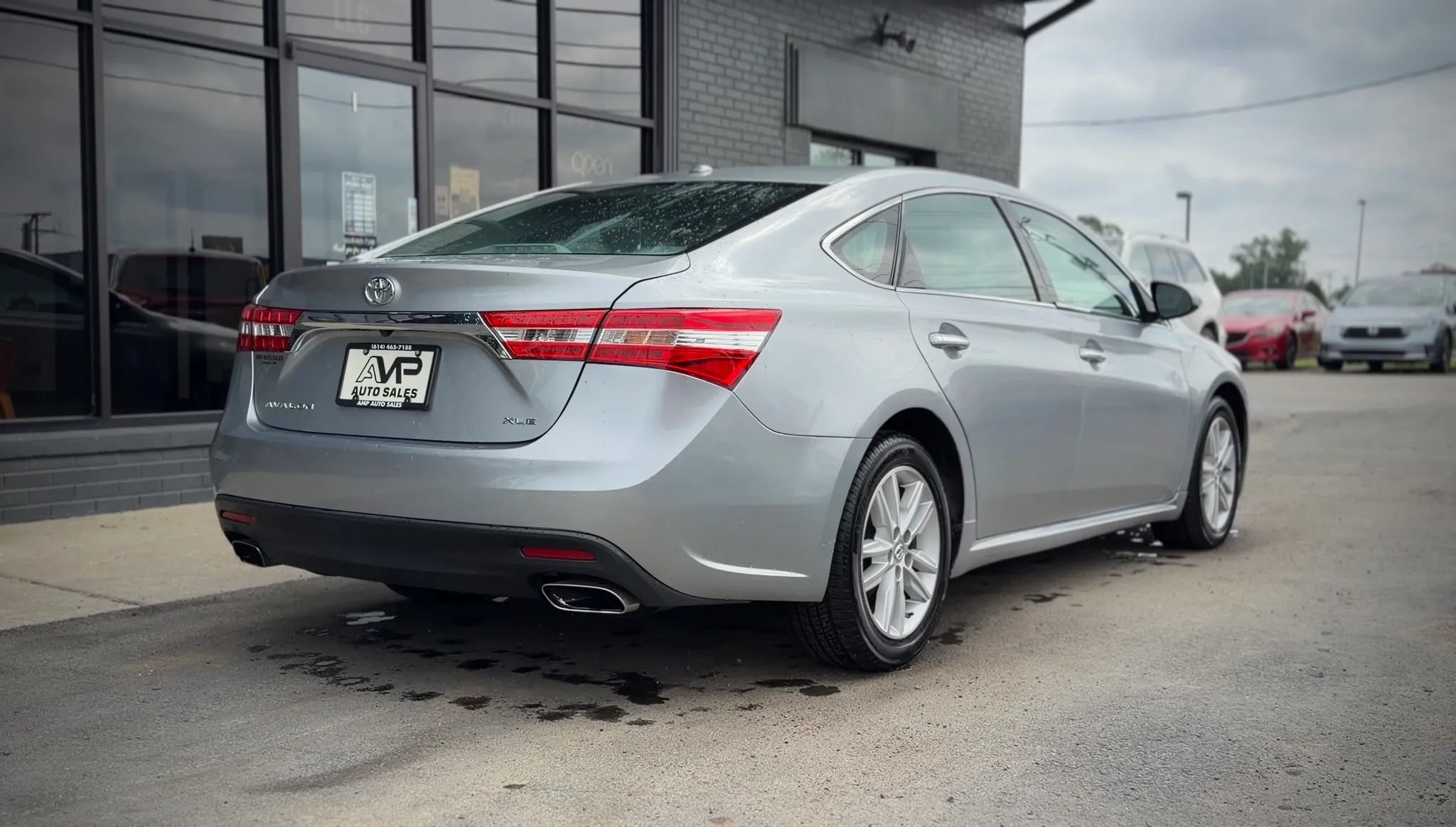 Used 2015 Toyota Avalon XLE FWD image 2