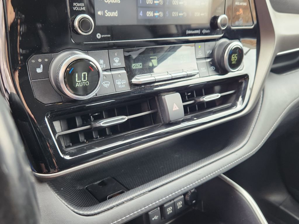 Used 2020 Toyota Highlander XLE AWD/4WD image 10