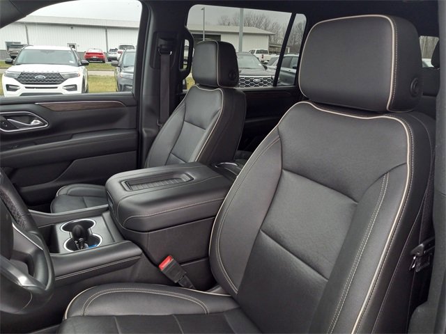 Used 2023 Chevrolet Suburban Premier image 13