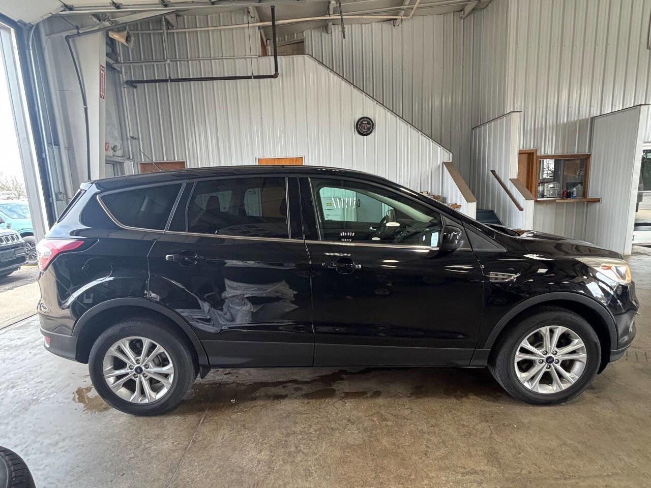 Used 2017 Ford Escape SE AWD/4WD image 7