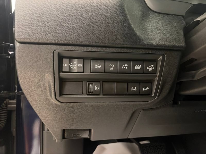 Used 2022 Toyota Tundra SR5 w/ SR5 Convenience Package AWD/4WD image 19