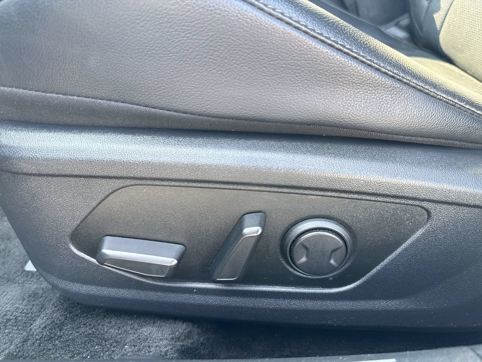 Certified 2024 Hyundai Elantra Limited FWD image 14