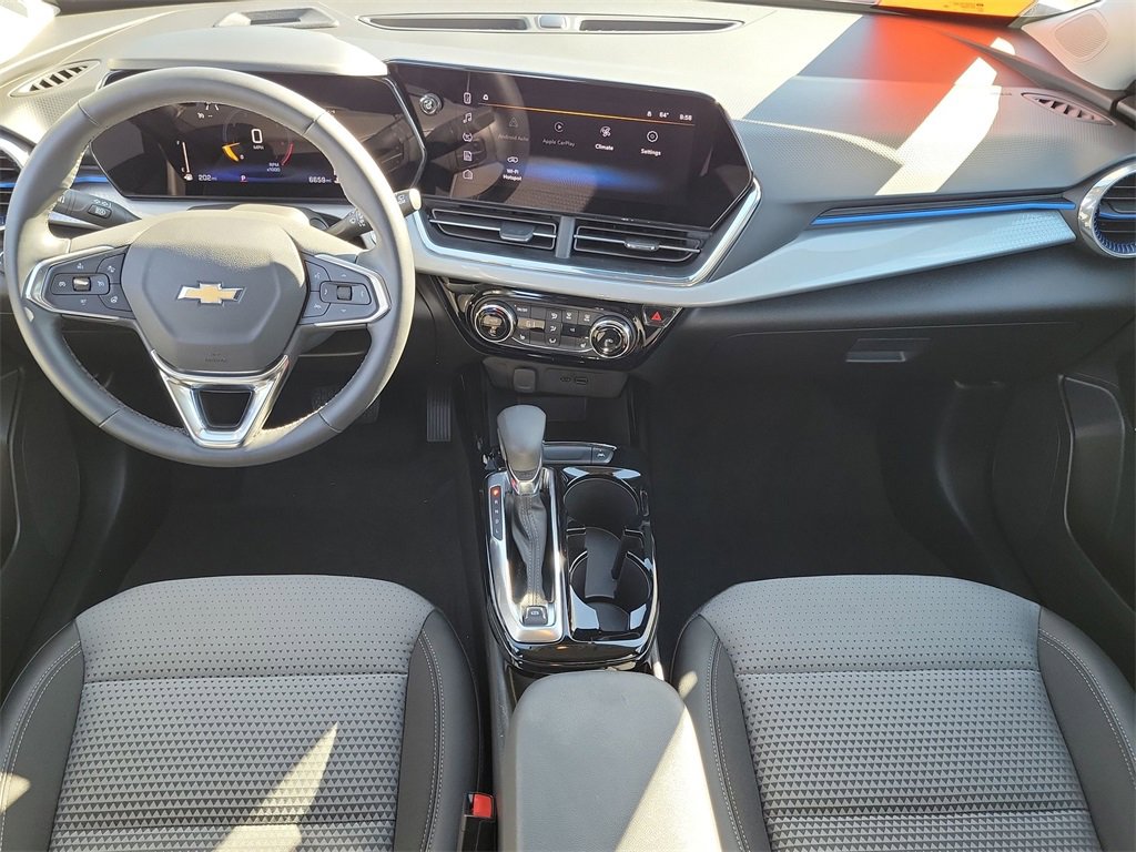 Used 2025 Chevrolet Trax LT w/ Driver Confidence Package image 19