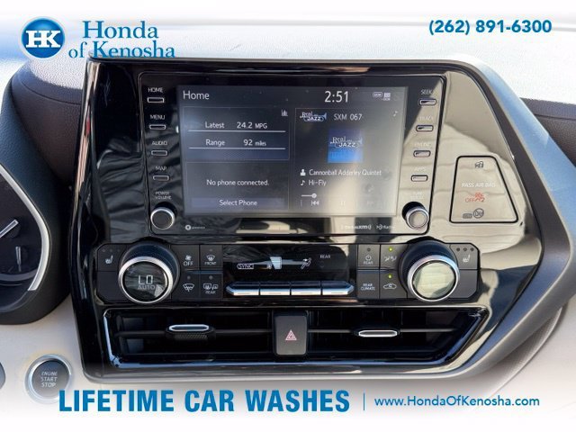 Used 2020 Toyota Highlander XLE AWD/4WD image 10