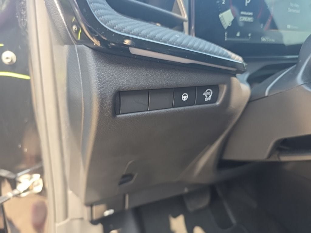 Certified 2025 Nissan Kicks SR FWD image 17