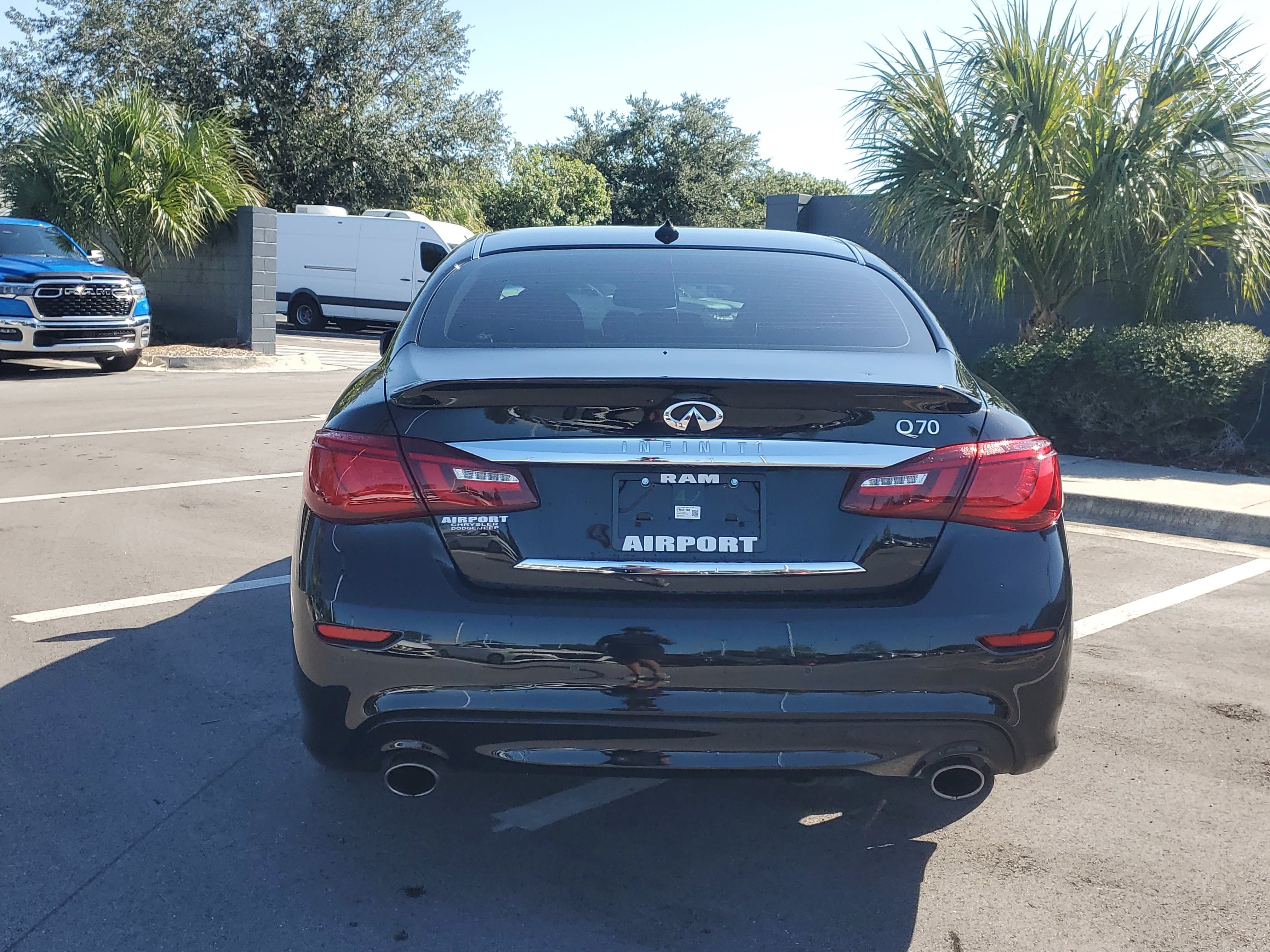Used 2015 INFINITI Q70 3.7 RWD image 7