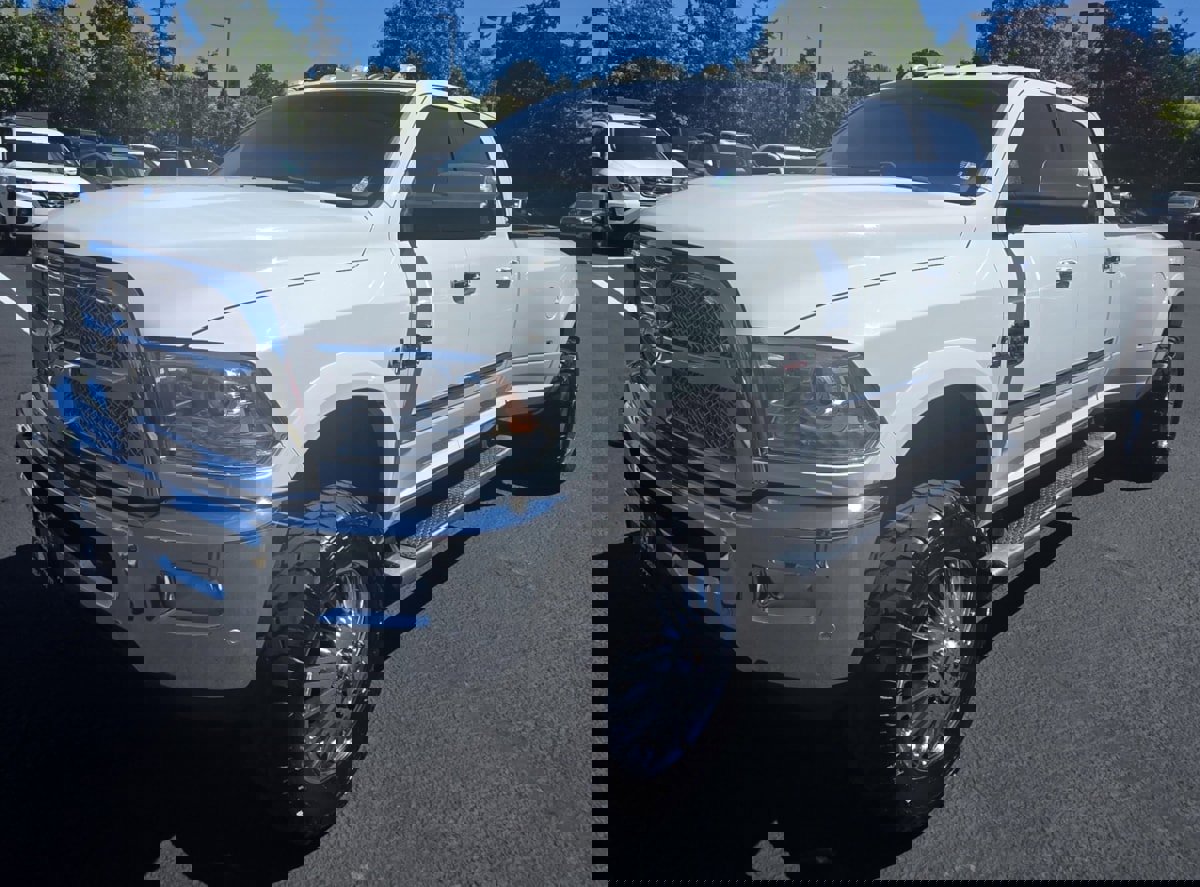 Used 2017 RAM 3500 Laramie Longhorn image 3