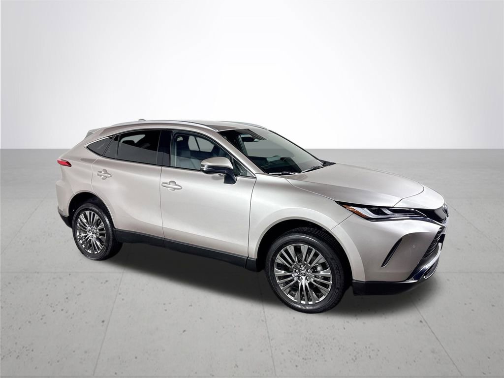 Used 2024 Toyota Venza Nightshade image 4