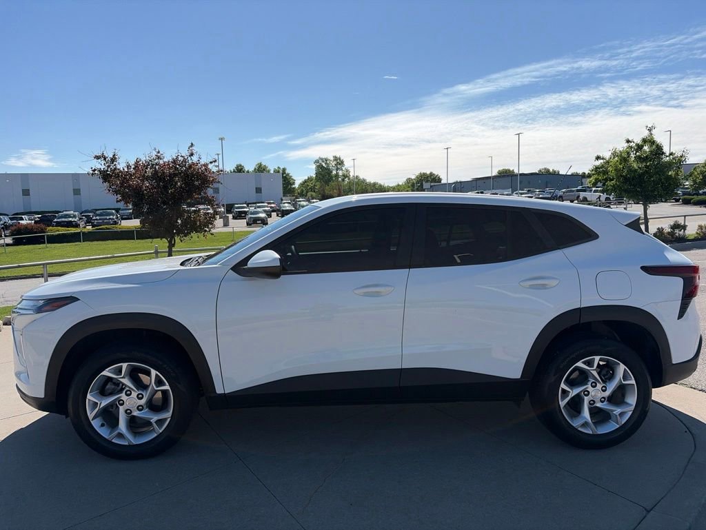 Used 2024 Chevrolet Trax LS w/ LS Convenience Package FWD image 5