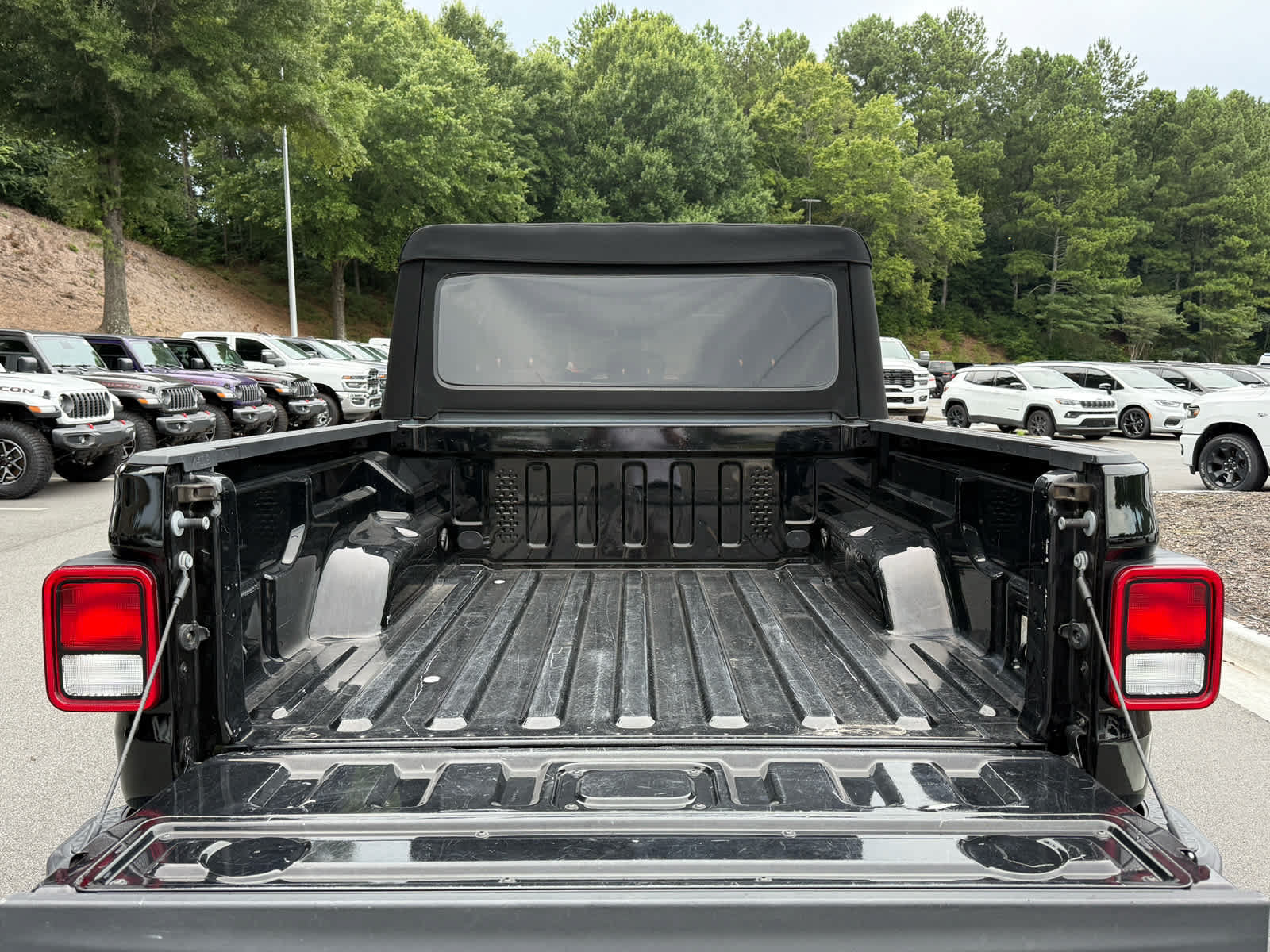 Used 2022 Jeep Gladiator Mojave w/ Trailer Tow Package AWD/4WD image 29