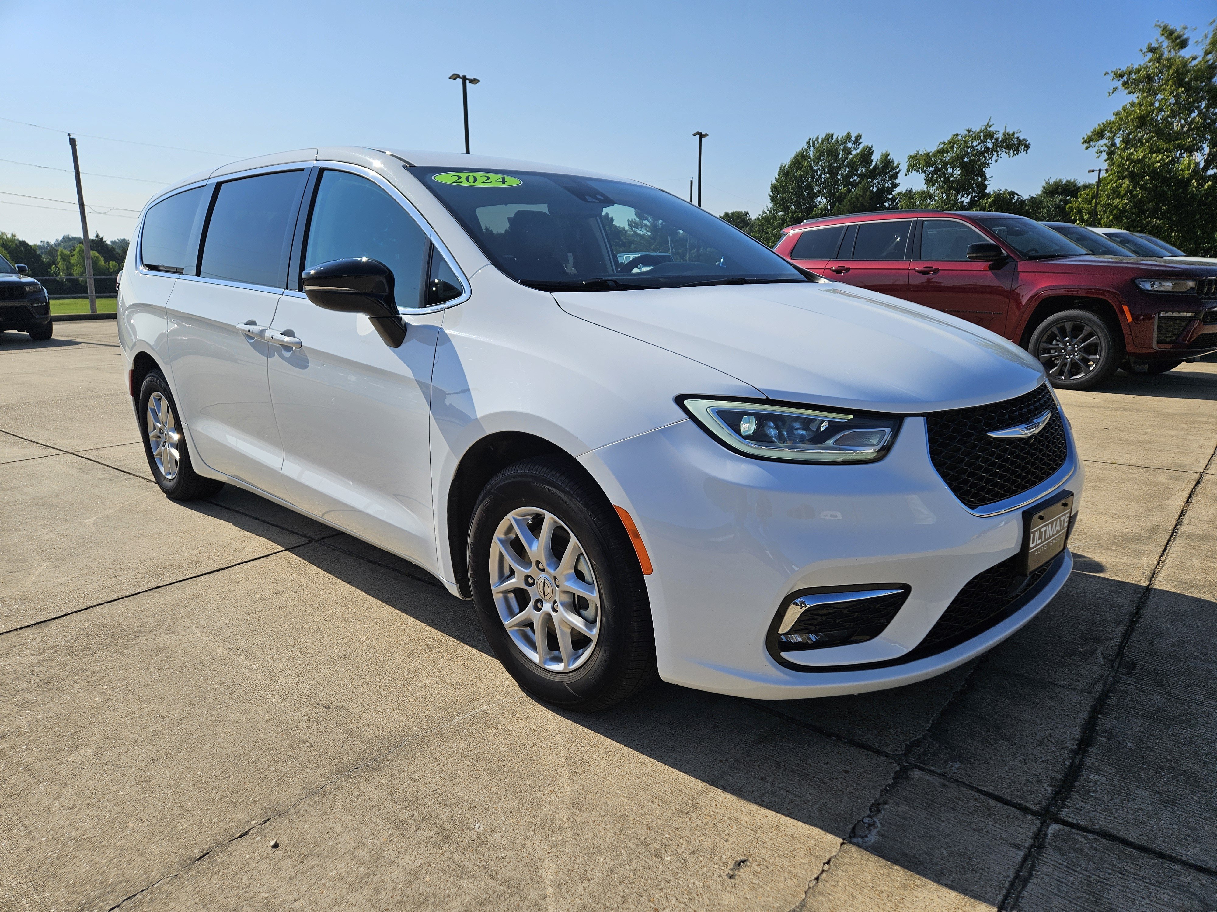 Used 2024 Chrysler Pacifica Touring-L FWD image 8