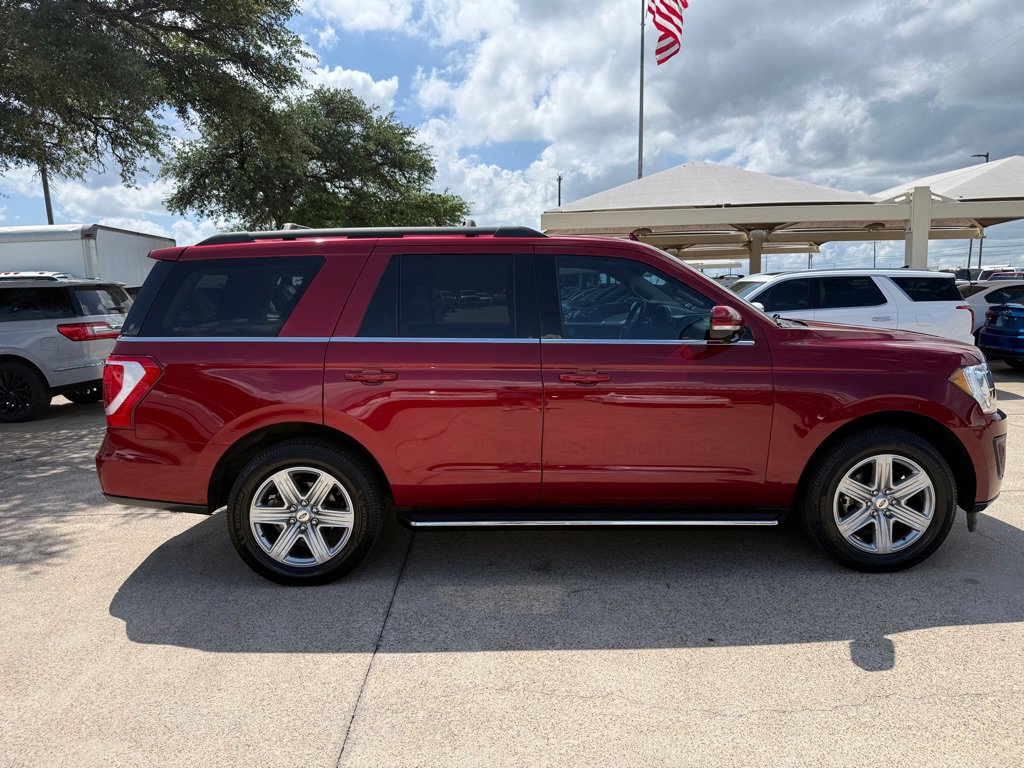 Used 2018 Ford Expedition XLT w/ Equipment Group 202A RWD image 8