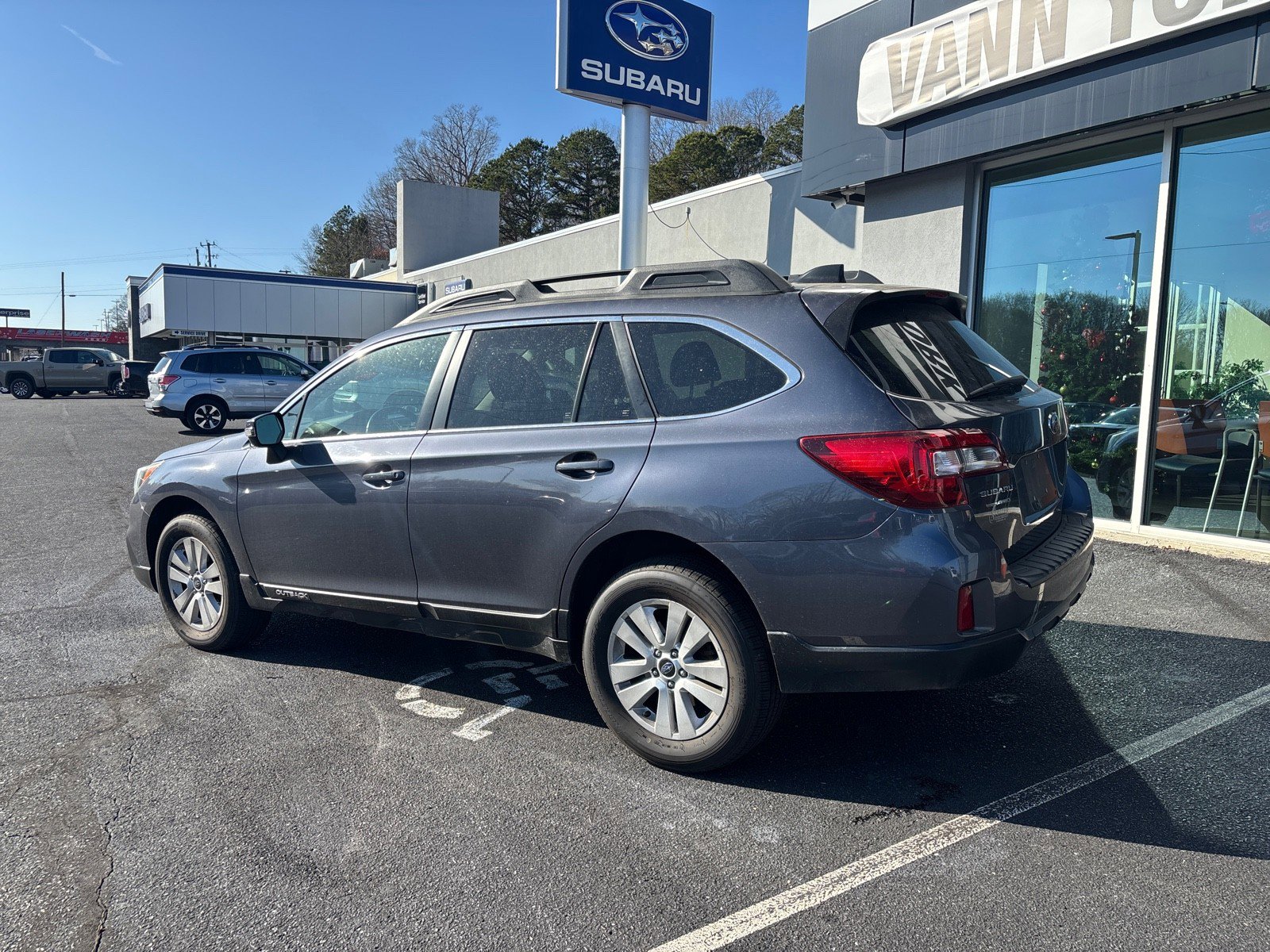 Used 2016 Subaru Outback 2.5i Premium image 4