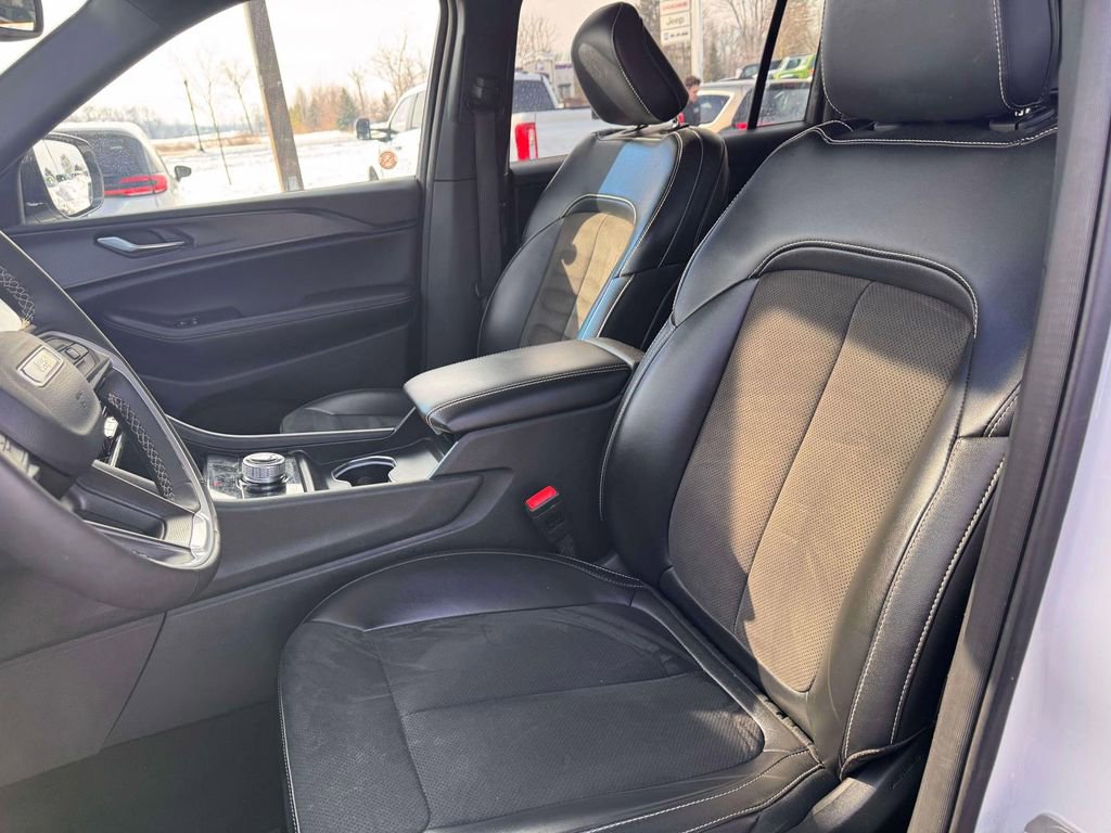 Used 2024 Jeep Grand Cherokee L Laredo image 13