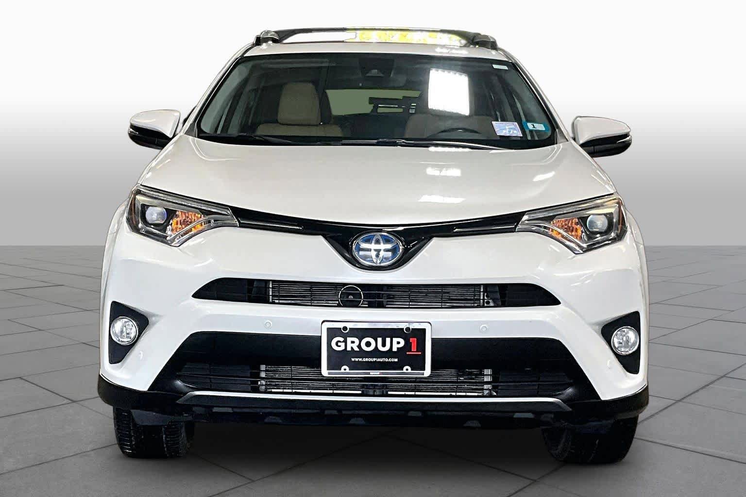 Used 2017 Toyota RAV4 Limited w/ Carpet Mat Package AWD/4WD image 4