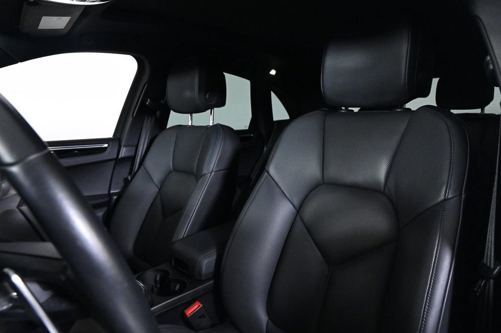Certified 2023 Porsche Macan S image 5