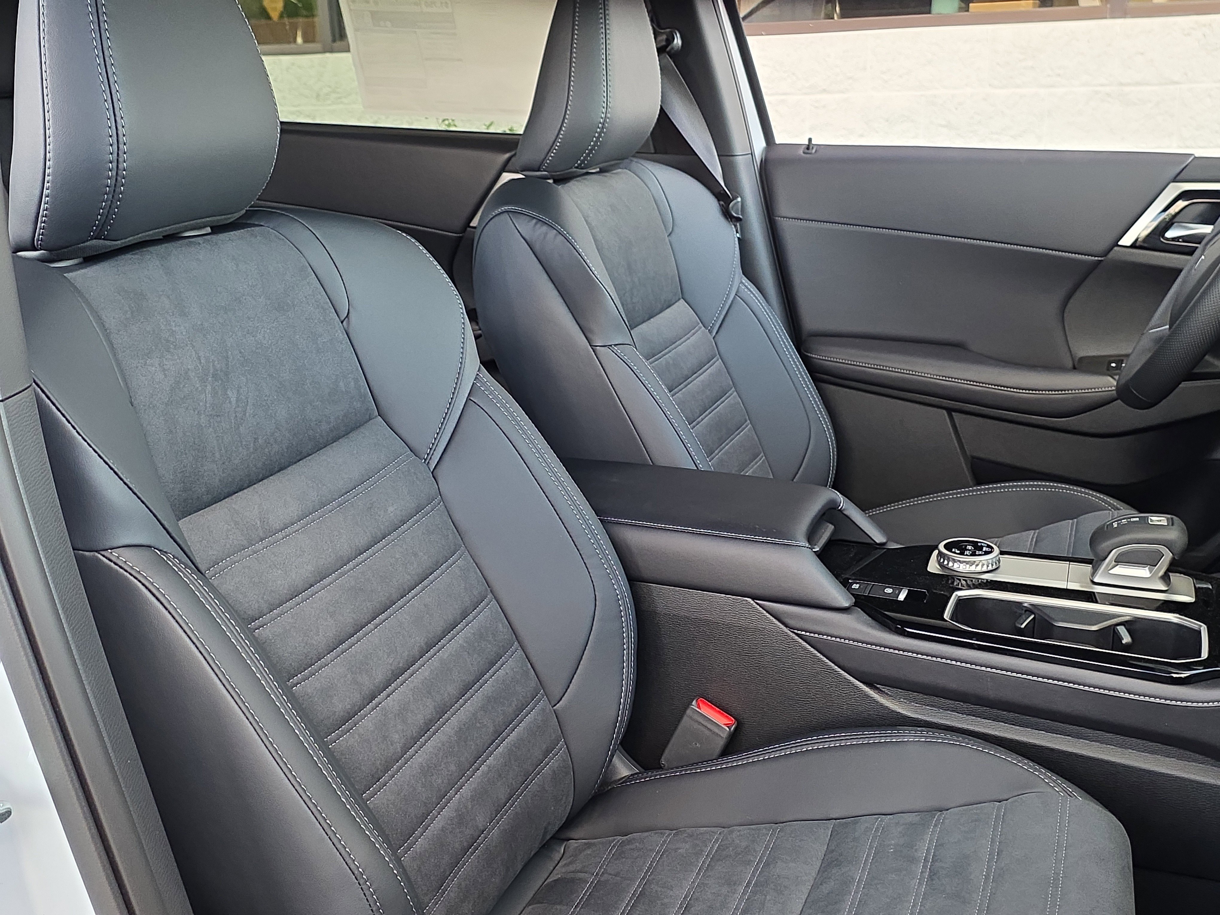 New 2026 Mitsubishi Outlander LE FWD image 35