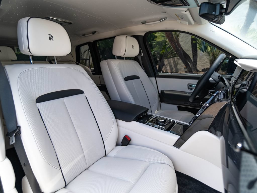 Used 2025 Rolls-Royce Cullinan Black Badge AWD/4WD image 17