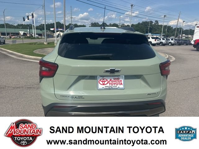 Used 2024 Chevrolet Trax ACTIV FWD image 4