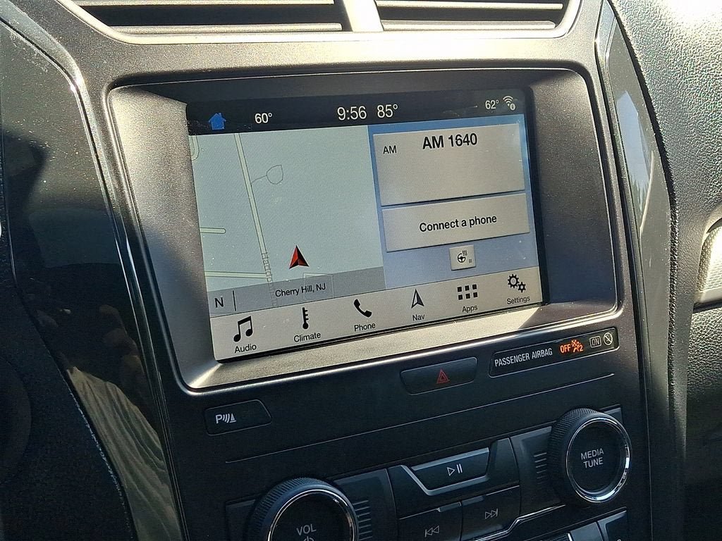 Used 2019 Ford Explorer XLT w/ Equipment Group 202A AWD/4WD image 18