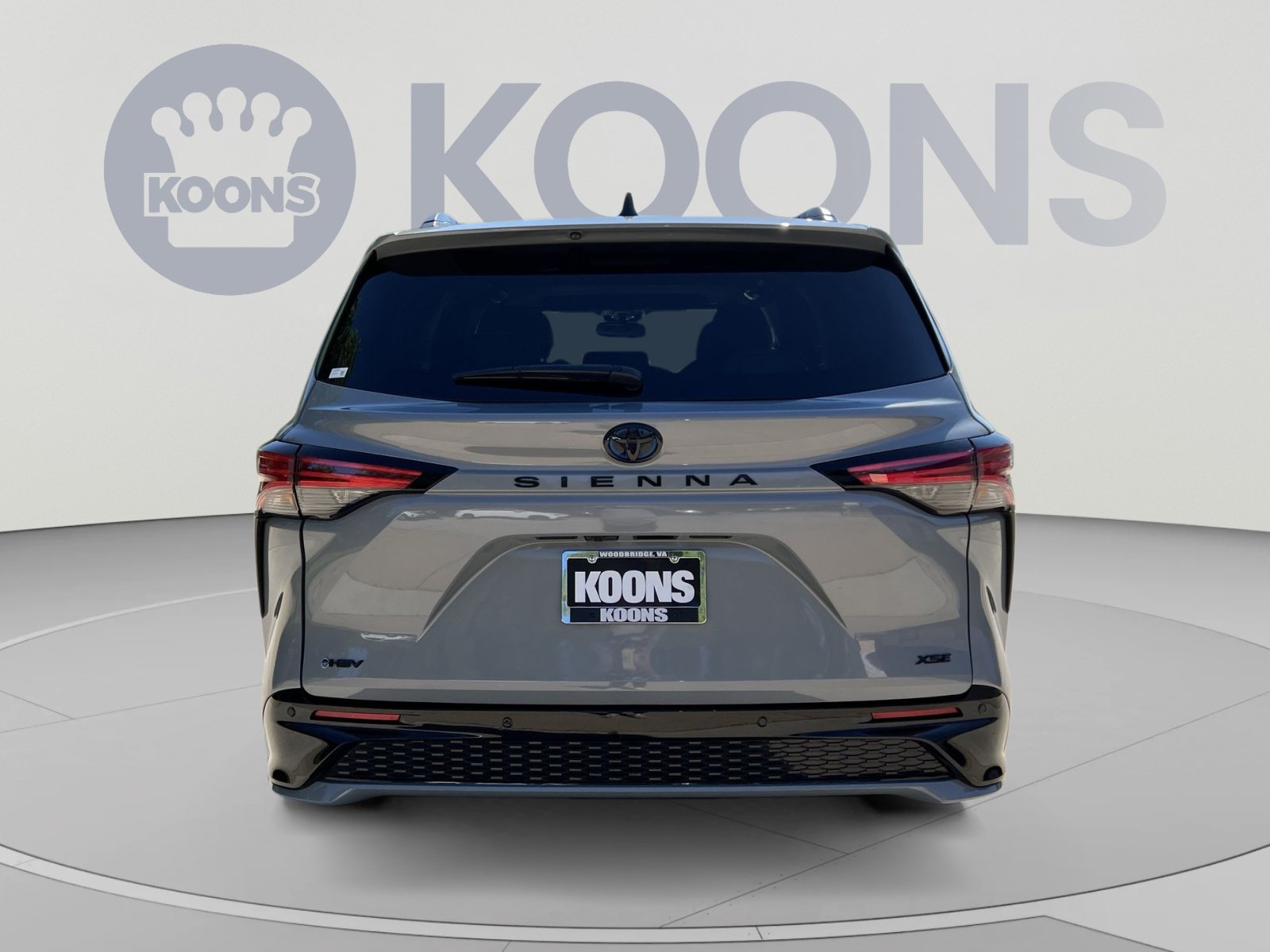 Used 2025 Toyota Sienna XSE w/ XSE Plus Package FWD image 5