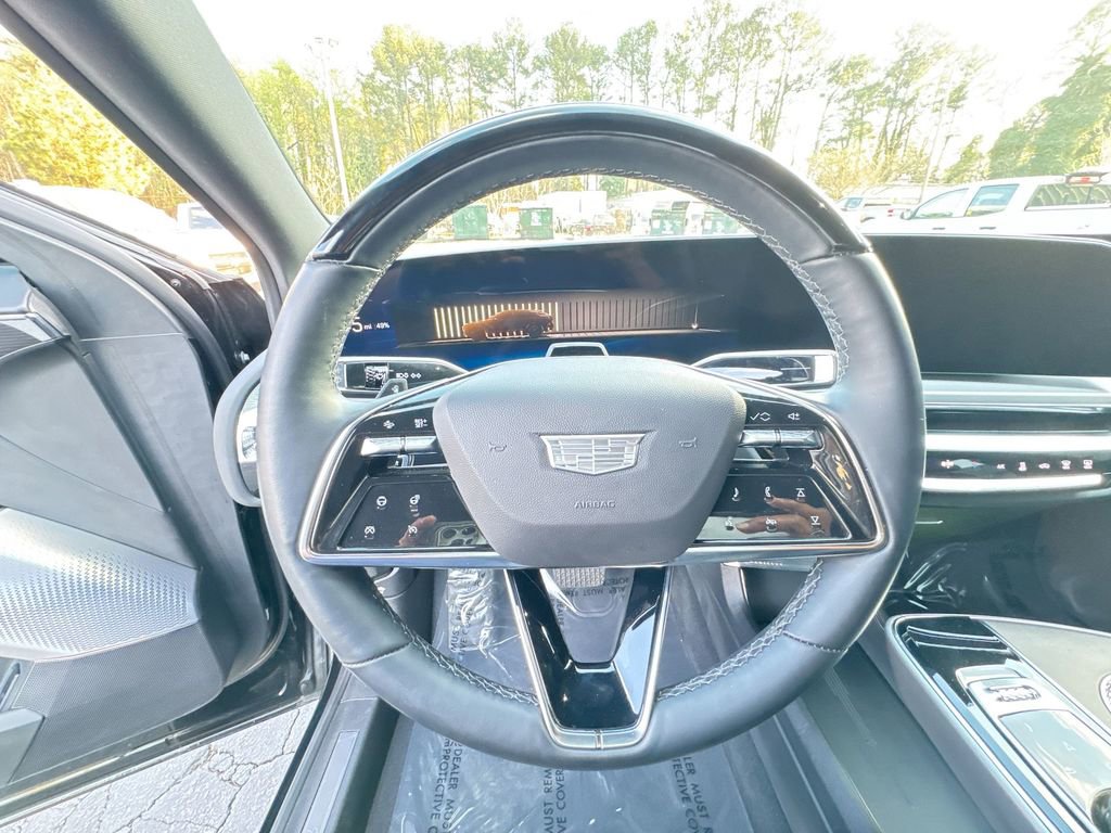 Used 2024 Cadillac Lyriq Sport image 16