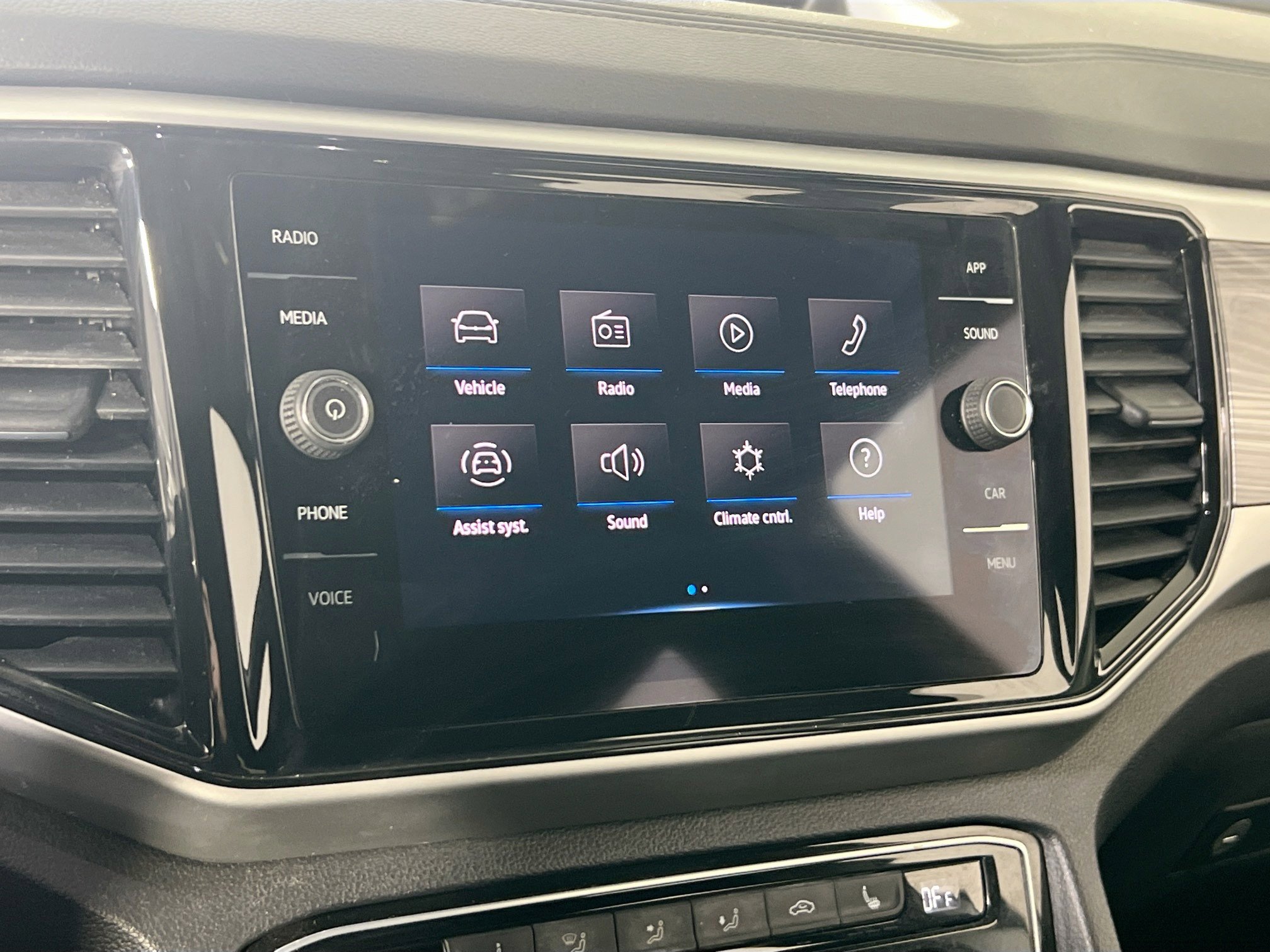 Used 2022 Volkswagen Atlas Cross Sport SE image 14