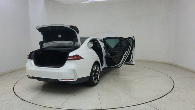 Used 2025 BMW i5 xDrive40 w/ Premium Package AWD/4WD image 78