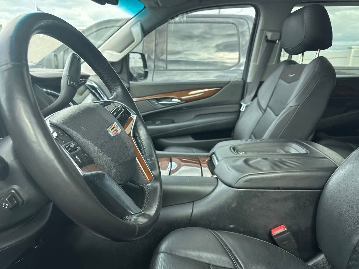 Used 2016 Cadillac Escalade Luxury AWD/4WD image 32
