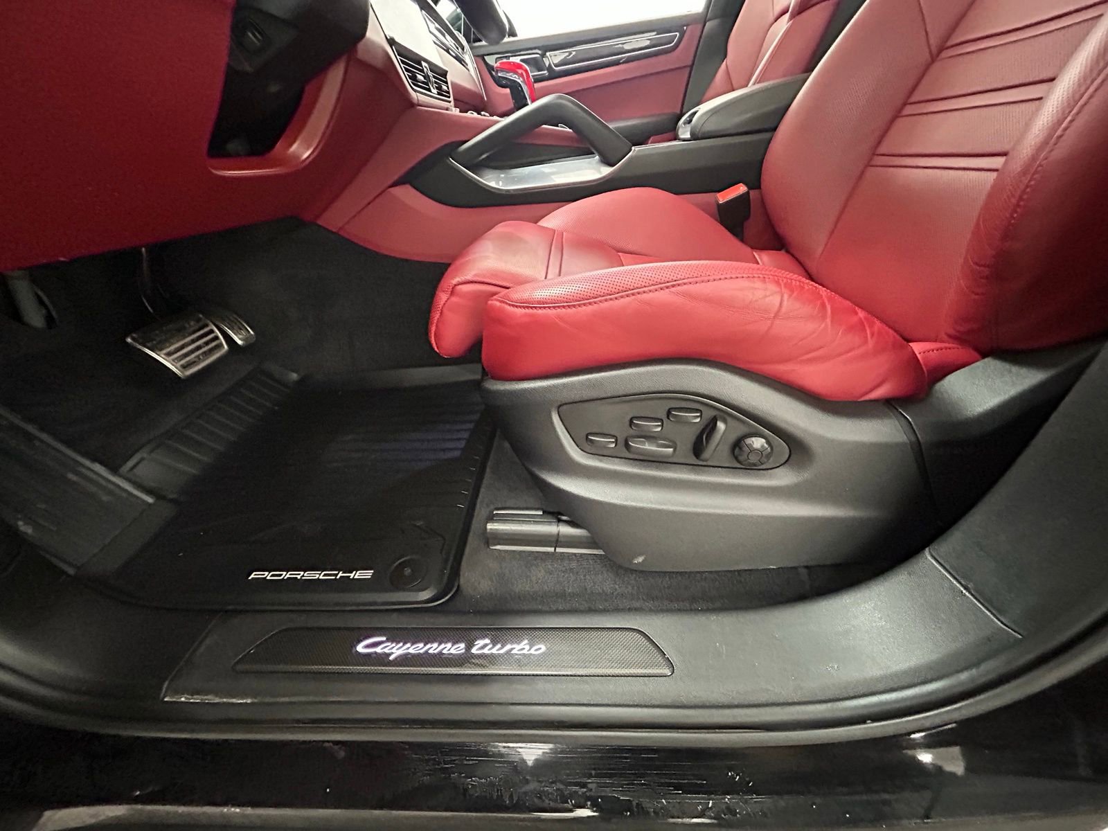 Used 2023 Porsche Cayenne Turbo image 31