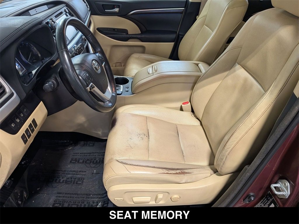 Used 2014 Toyota Highlander Limited Platinum image 13