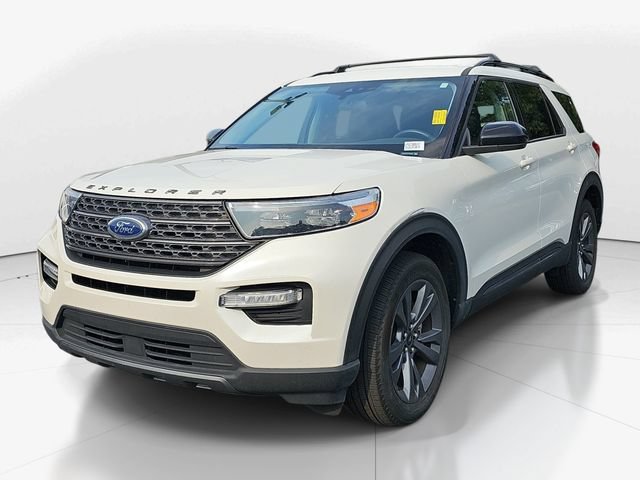Used 2023 Ford Explorer XLT w/ Equipment Group 202A AWD/4WD image 7