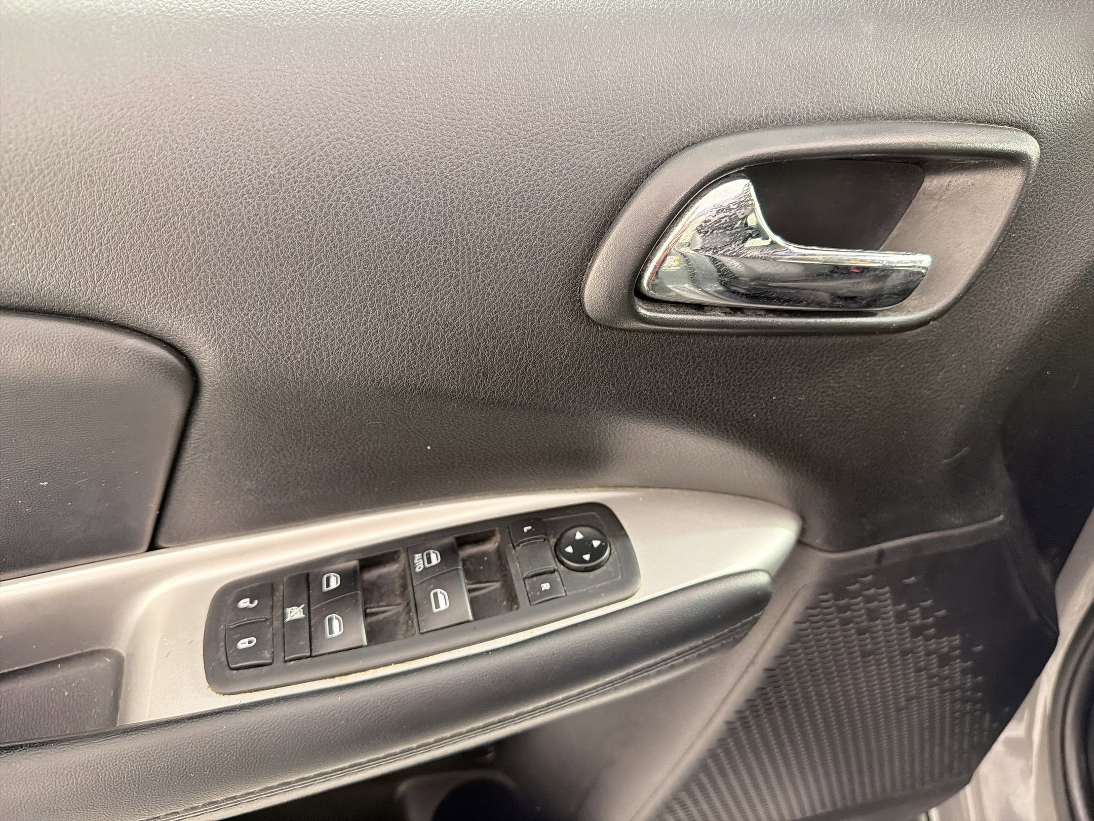 Used 2019 Dodge Journey SE FWD image 13
