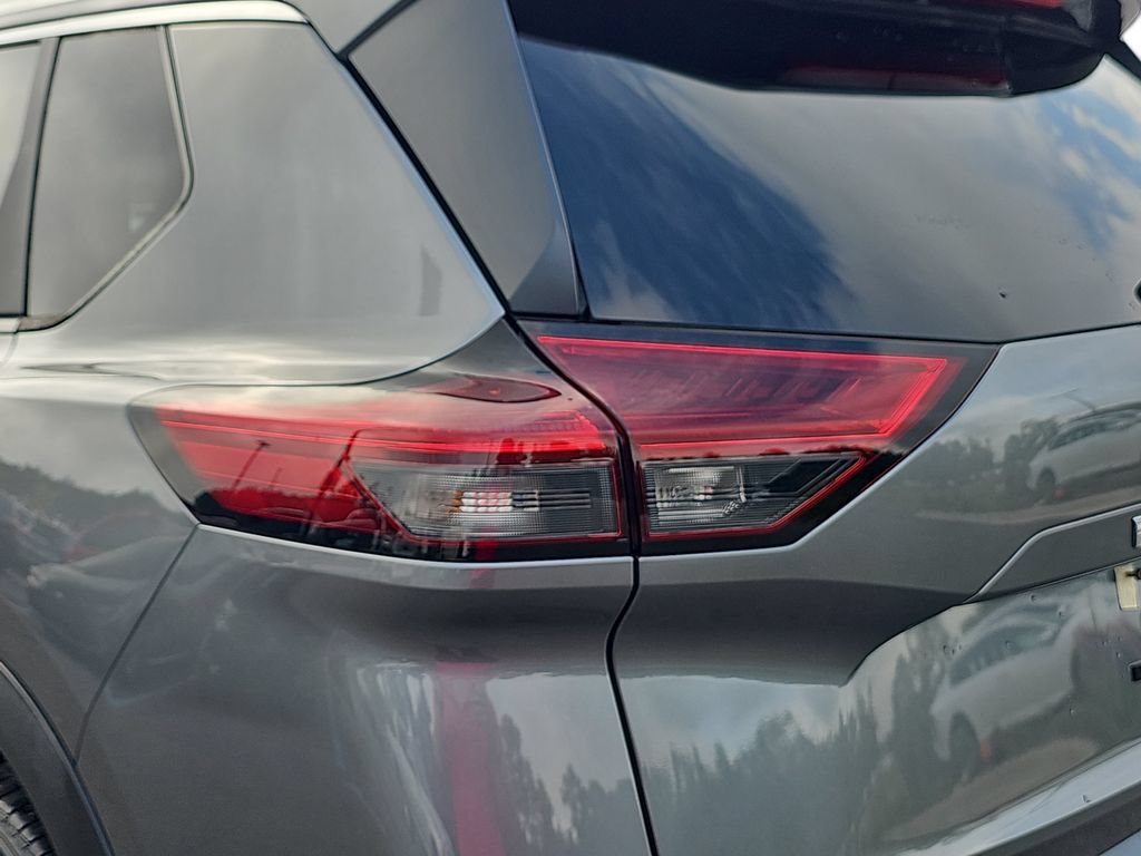 Used 2023 Nissan Rogue SV FWD image 32