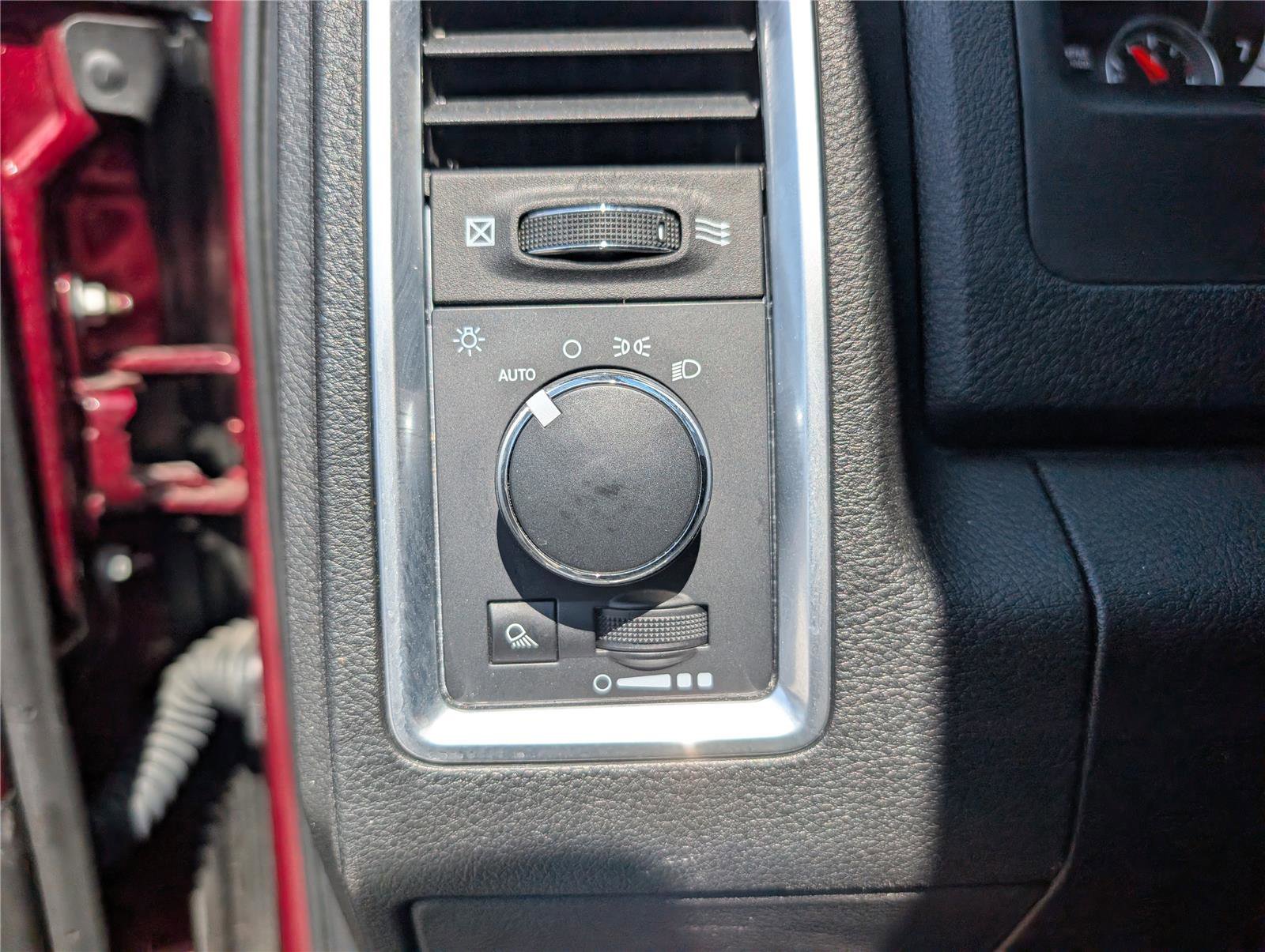 Used 2024 RAM 1500 Classic SLT AWD/4WD image 19