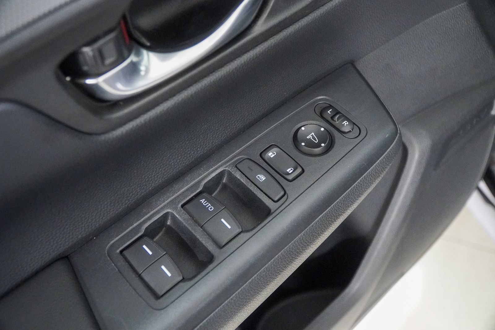 Used 2023 Honda CR-V LX image 18