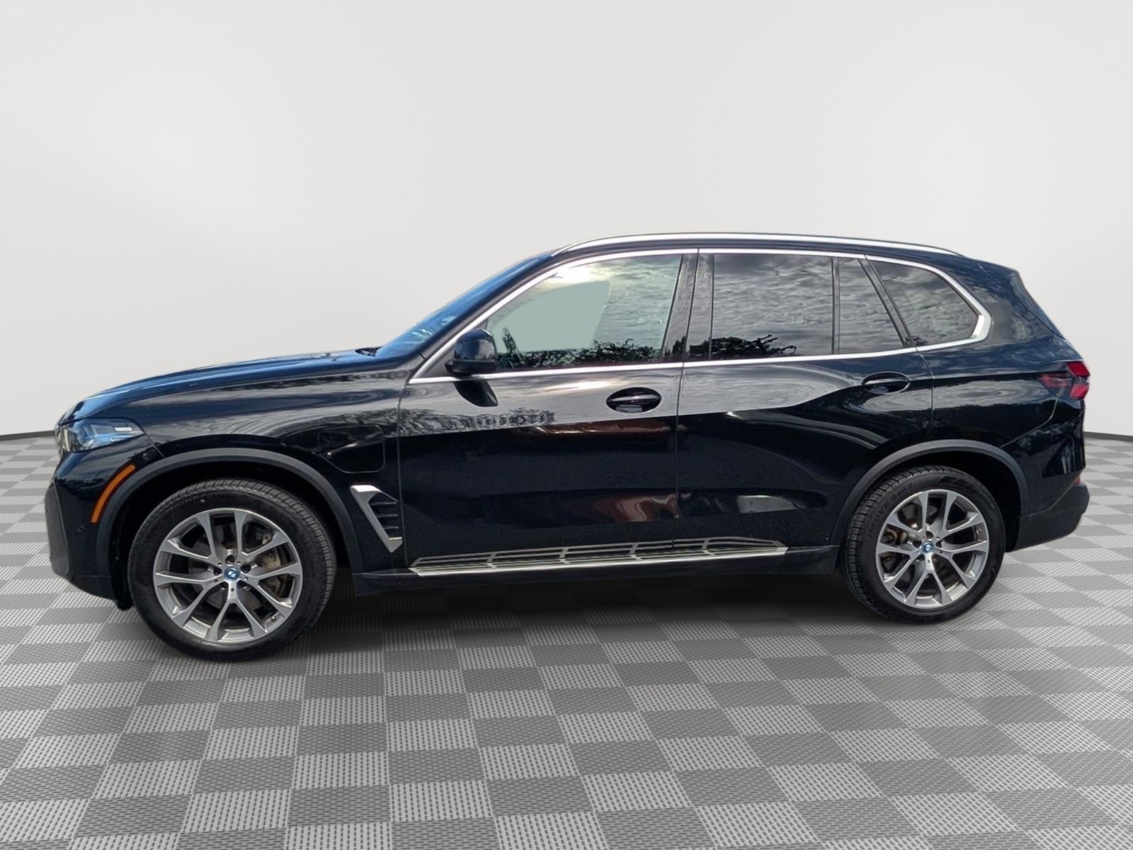 Used 2025 BMW X5 xDrive50e AWD/4WD image 2