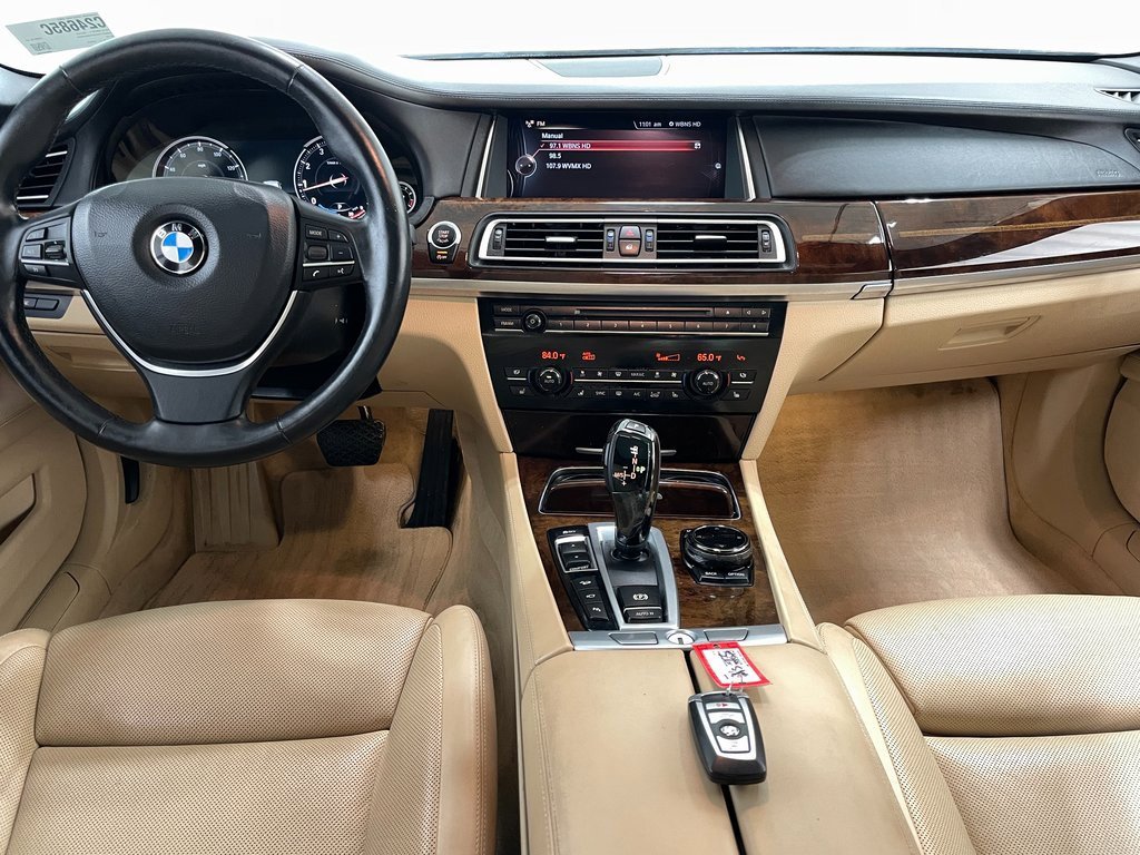 Used 2015 BMW 750Li xDrive image 2