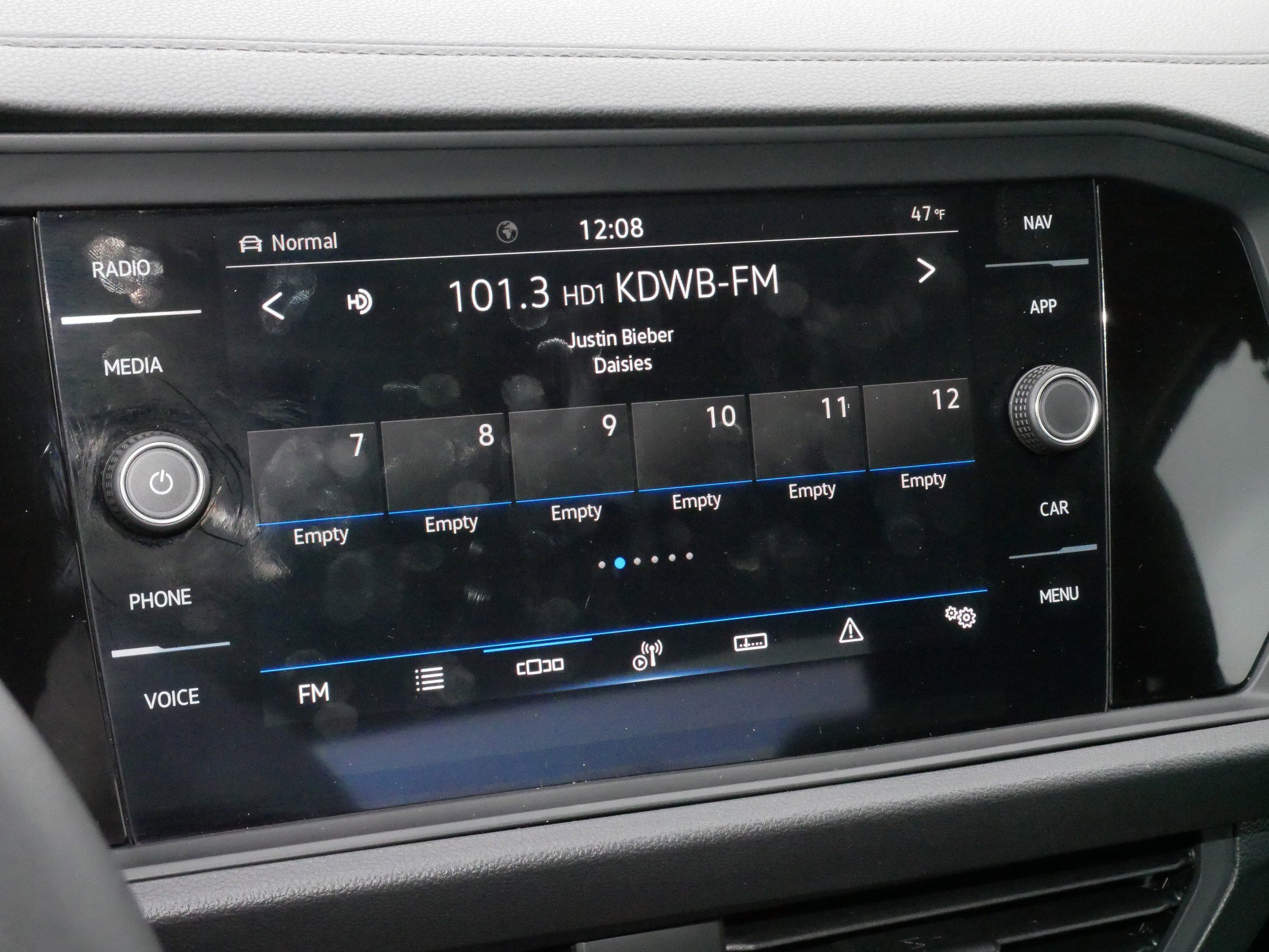 Certified 2024 Volkswagen Jetta SEL image 22